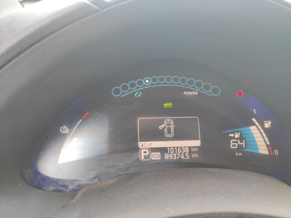 Nissan leaf 15 року