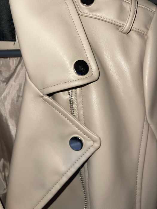 Трендова куртка Mohito розмір S