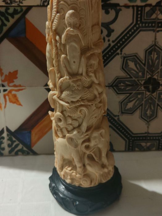 Escultura Corno Resinoso - esculpido