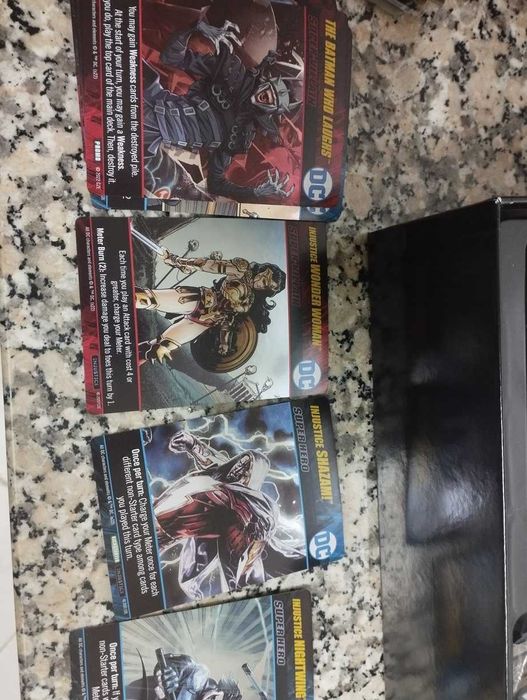 Jogos de Tabuleiro - Marvel Champions e Injustice