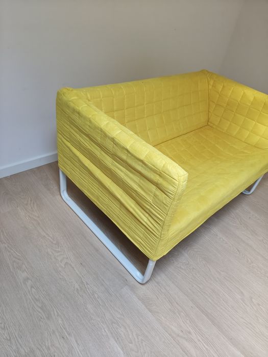 Sofá IKEA KNOPPARP Amarelo – 2 Lugares – Compacto e Original