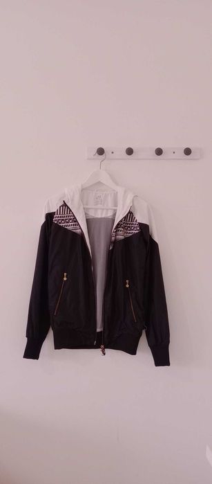 Blusão Nike Air preto e branco