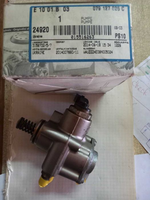 Топливный насос высокого давления VAG номер 079127025C 4.2 FSI V8