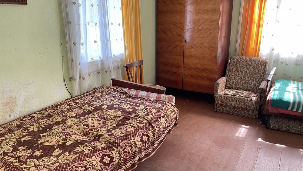 Продається цегляний будинок з комунікаціями