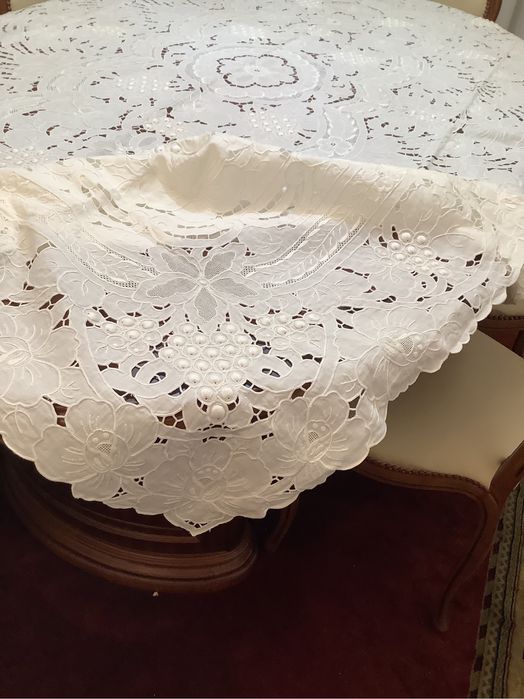 Toalha lindíssima bordado da madeira nova