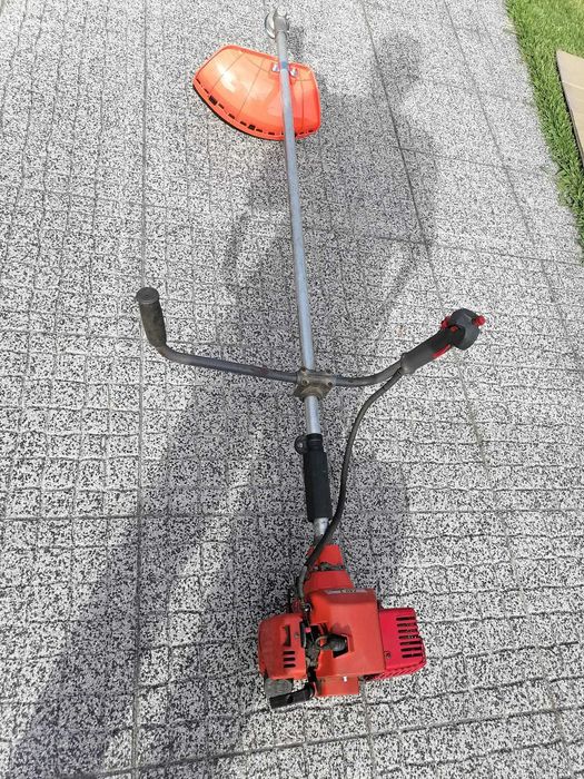 ROÇADORA USADA a trabalhar