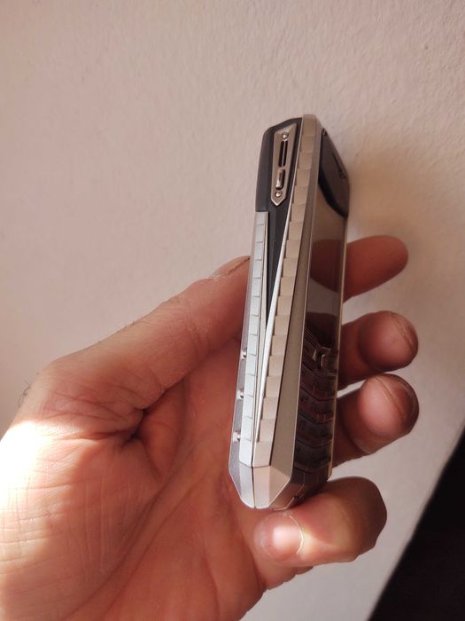 Vertu ascent X .