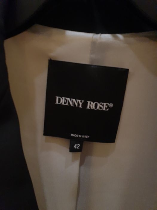 Blazer da marca Denny Rose, novo.