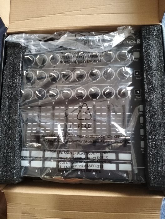 Mesa de Mixagem Midi, p/ produção musical, novíssimo!