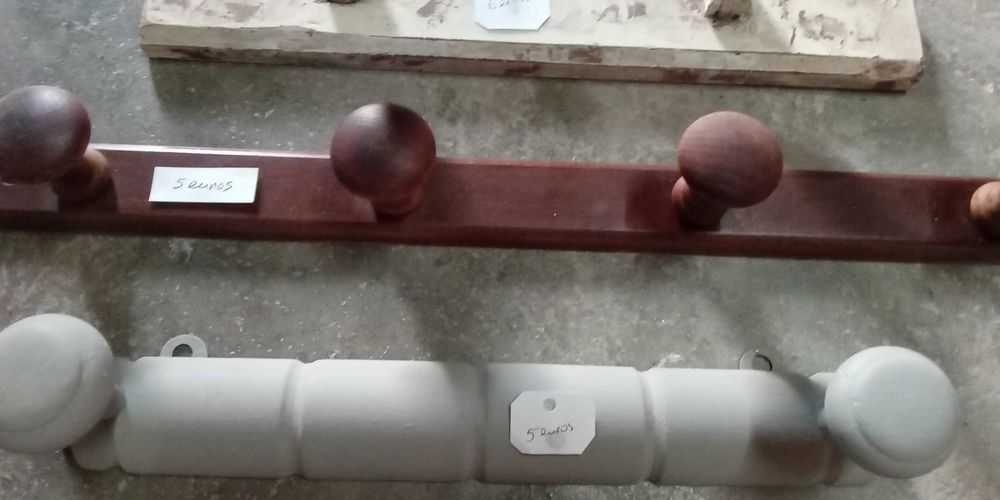 Cabides em madeira(3)