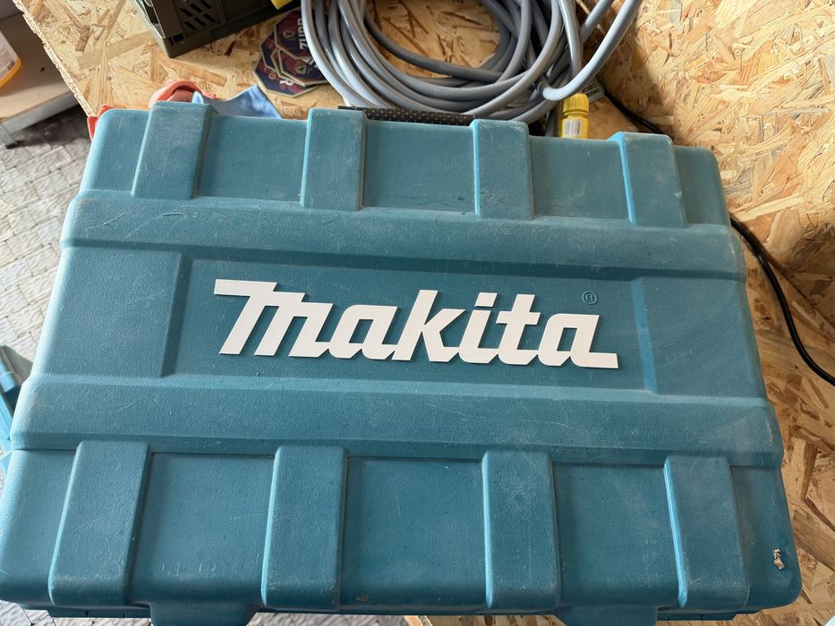 Акумуляторна кутова шліфмашина Makita LXT DGA900