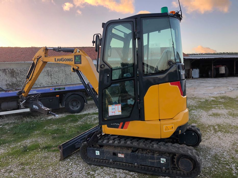 Serviço de  mini escavadora