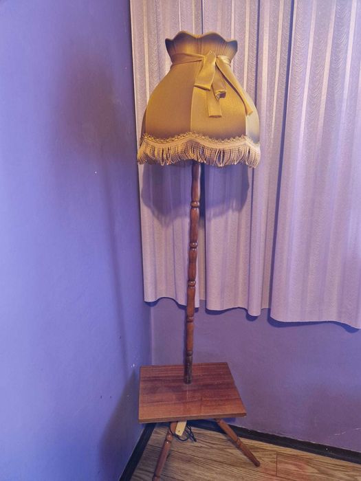 Lampa PRL z blatem, stolikiem