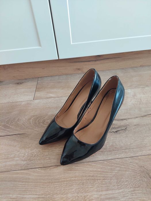 Czarne eleganckie szpilki