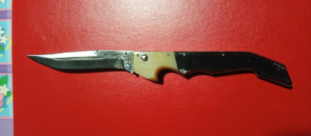 Продается Нож выкидной