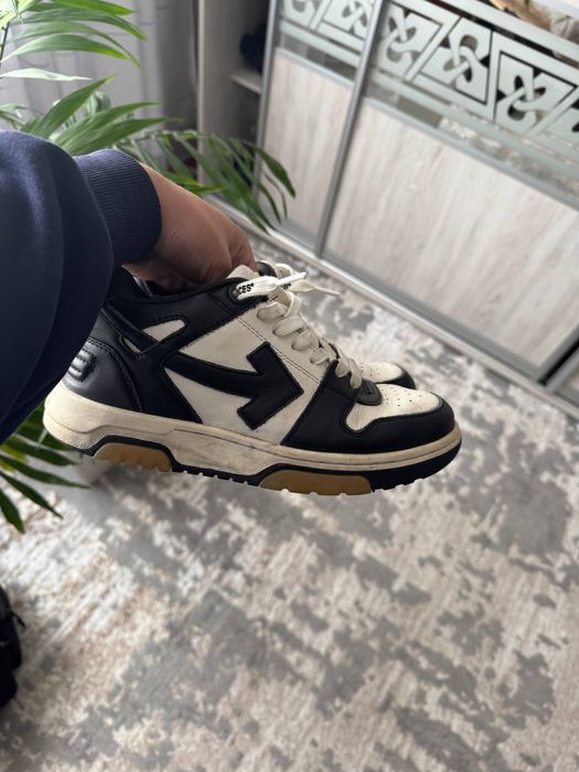 Кросівки off white office