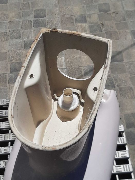 Bidé rosa "Valadares" e bidé rosa sem marca