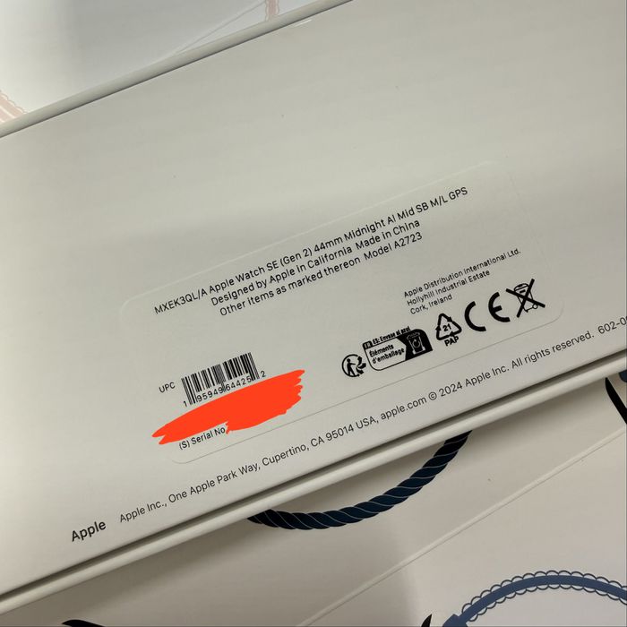 Apple Watch SE GPS 44mm (2024, Gen 2) - Alumínio meia-noite - Bracelete Desportiva meia-noite tamanho M/L - com fatura e garantia