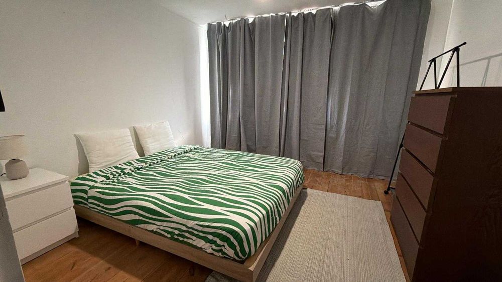 Quartos em excelente localização com despesas inclusas - 600~650 euros - Casais e Solteiros - Próximo ao metro e restaurantes