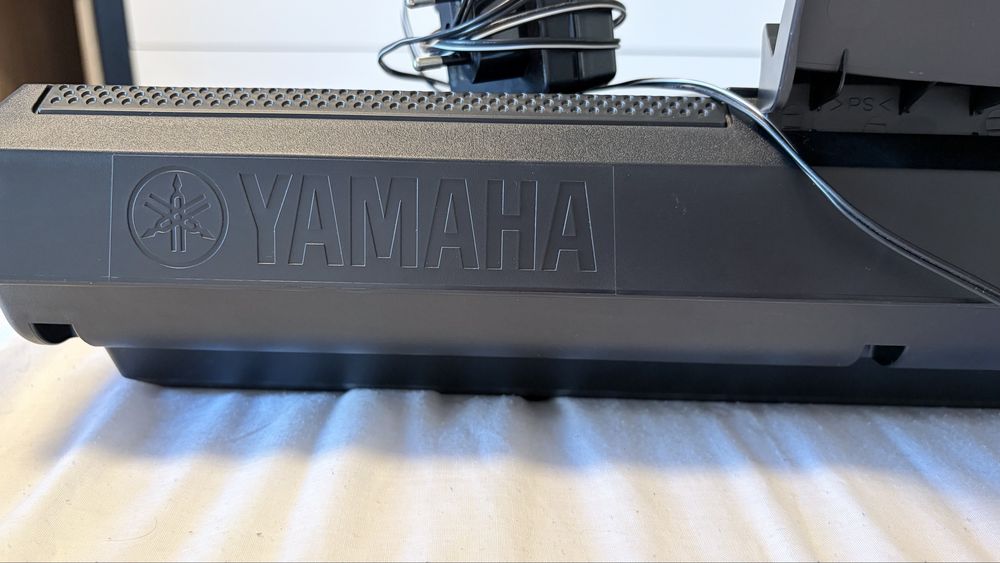 Piano Yamaha PSR-E243