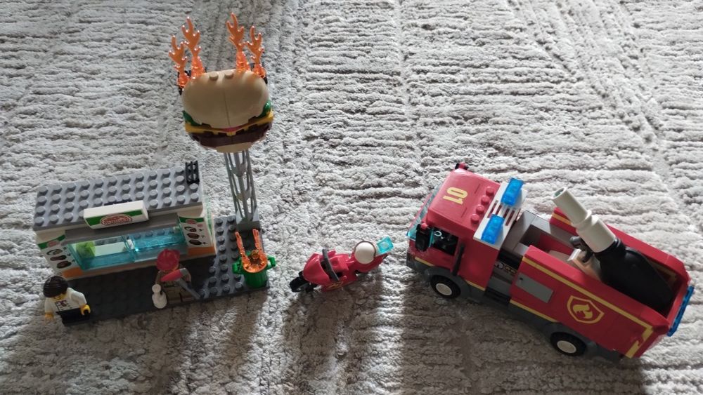 Dwa zestawy LEGO City straż pożarna 60215 i 60214