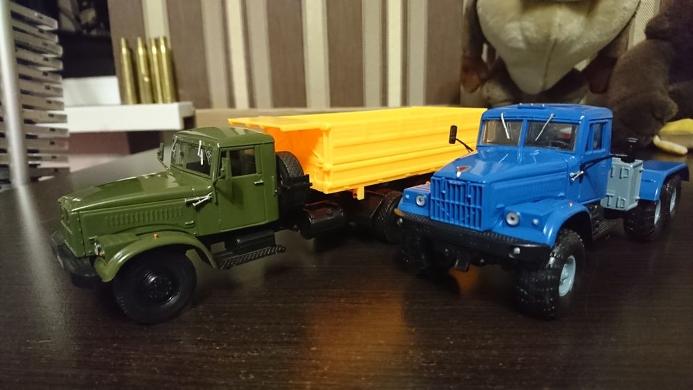 Моделі автівок, вантажівка МАЗ-7310 з причепом , 1-43 з колекції