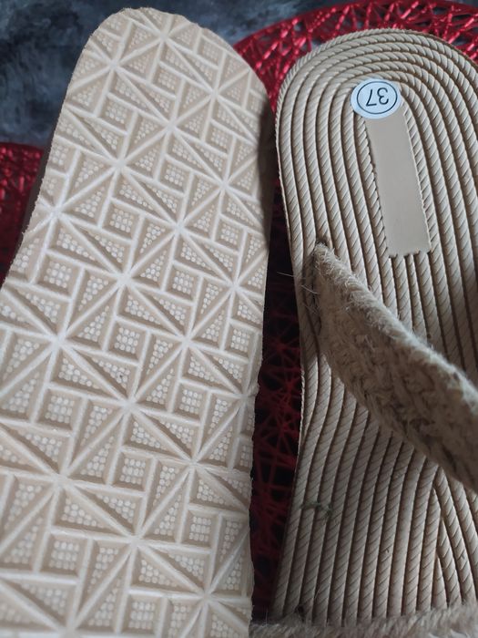 Nowe klapki na koturnie rozmiar 37