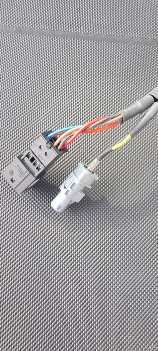 Orginalna kamera cofania z klamką otwierania klapy Audi Q3