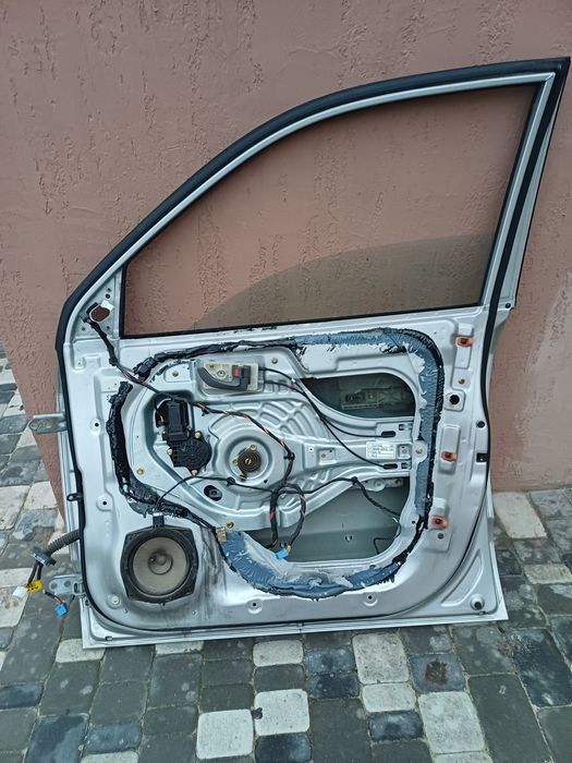 Продам двері хундай туксон 04-09