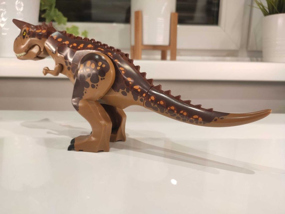 Dinozaur karnotaur dinosaur jak lego nowy