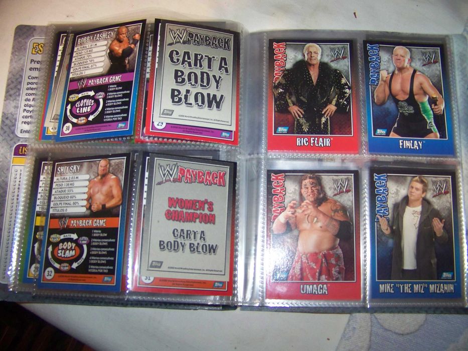 coleções de wrestling - caderneta Wrivals e jogo de cartas payback