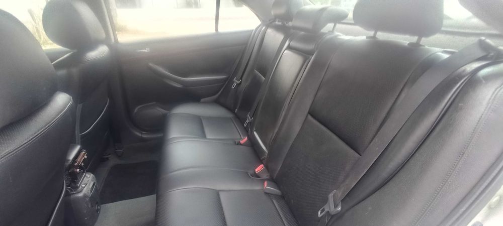 Toyota Avensis 2.0D T25 ano 2003 com 230kms