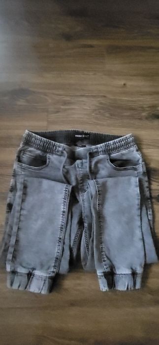Spodnie jeansowe  jogger firmy House  rozm.30/34