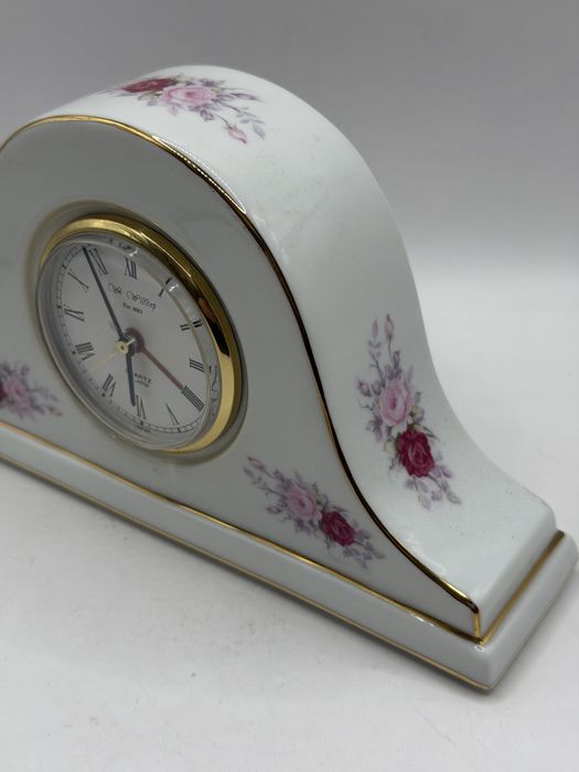 Porcelanowy, elegancki zegar kominkowy w róże Wm Widdop