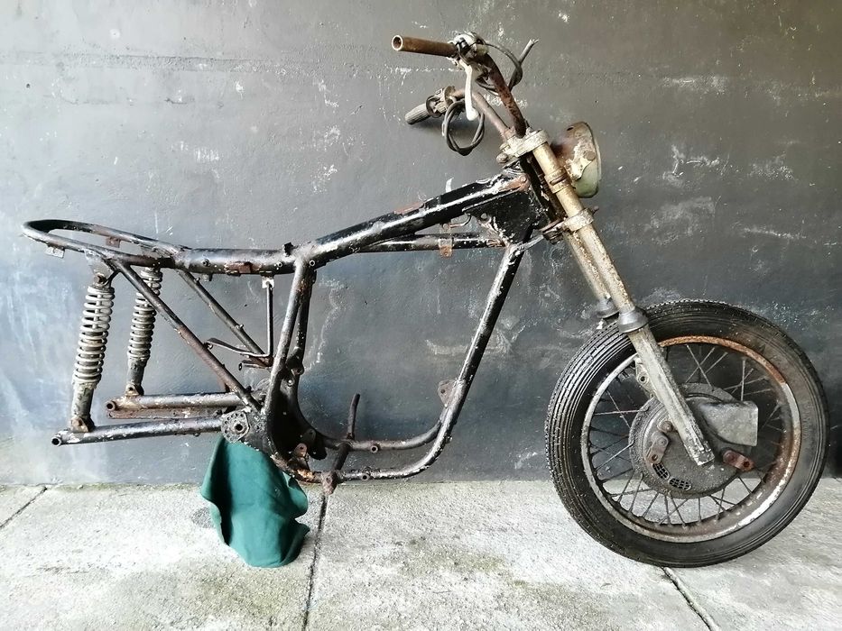 Bsa B25ss mota antiga