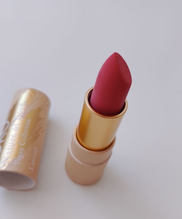 kremowa pomadka do ust marki JOKO z serii Nature of Love (Vegan Collection) w odcieniu #03