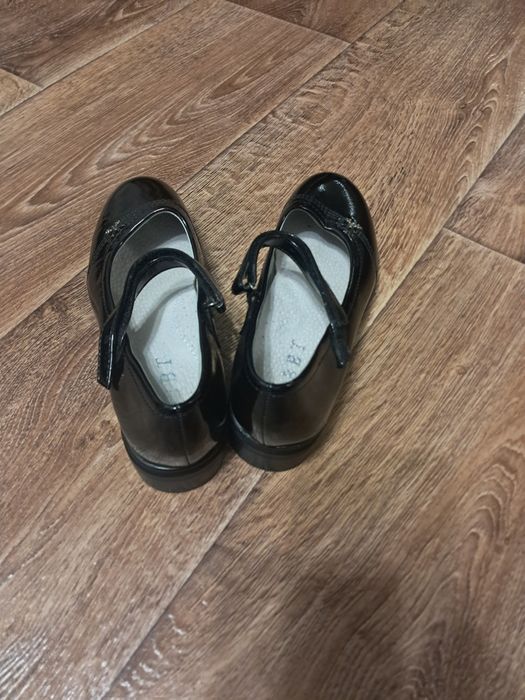 Туфлі на дівчинку