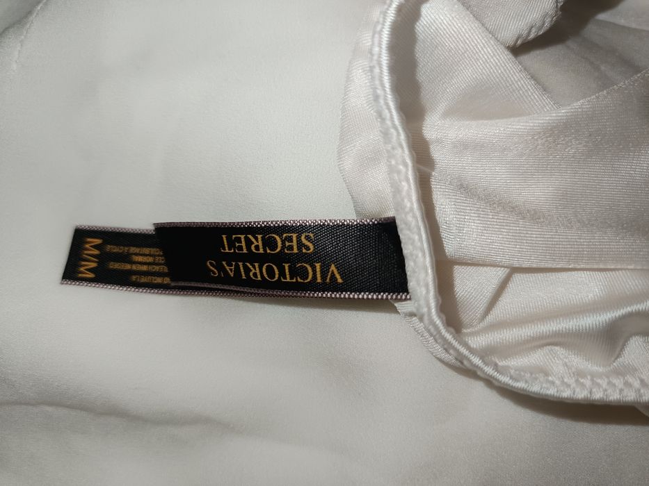 majtki Victoria Secret M z ozdobnymi paskami