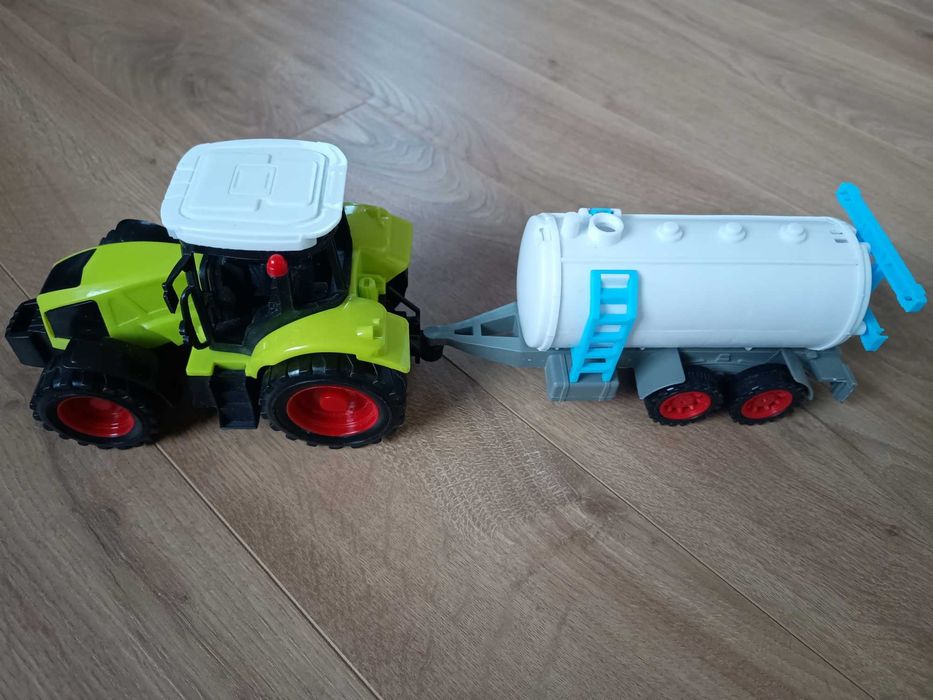 Zabawka traktor z cysterną