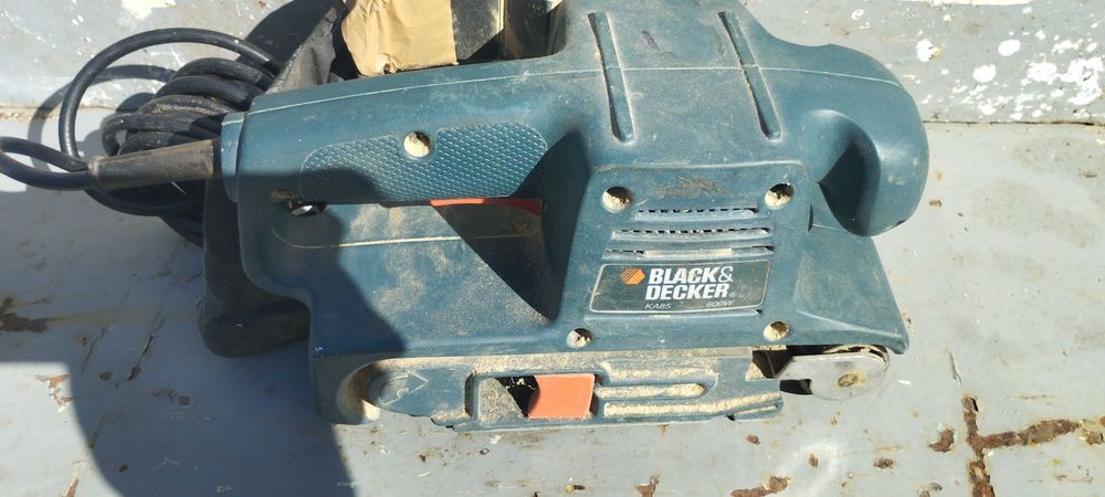 Шліфмашинка стрічкова BlackDecker KA85