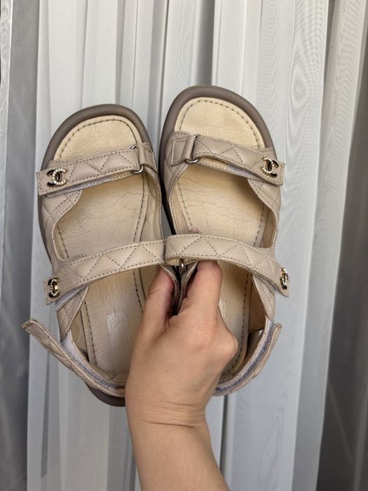 Босоніжки в стилі шанель