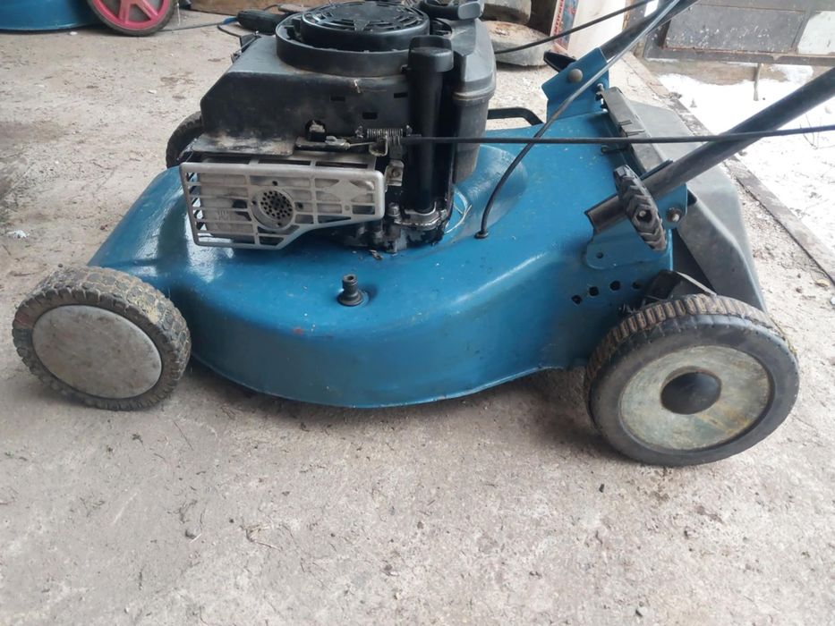 Газонокосарка самохідна