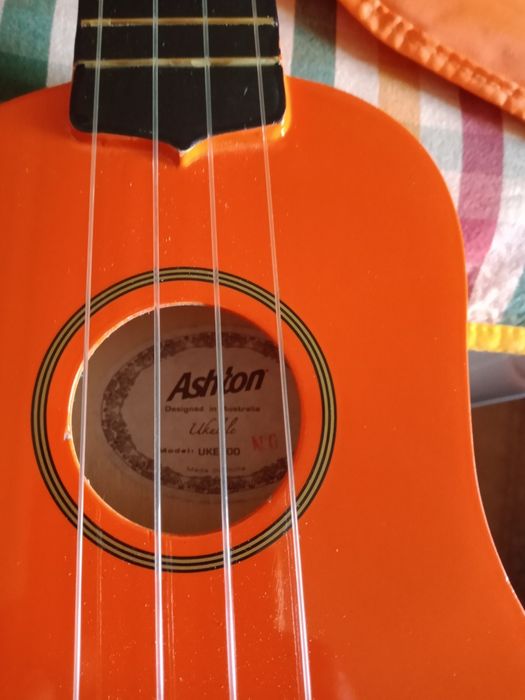 ukulele Ashton ,cor de laranja