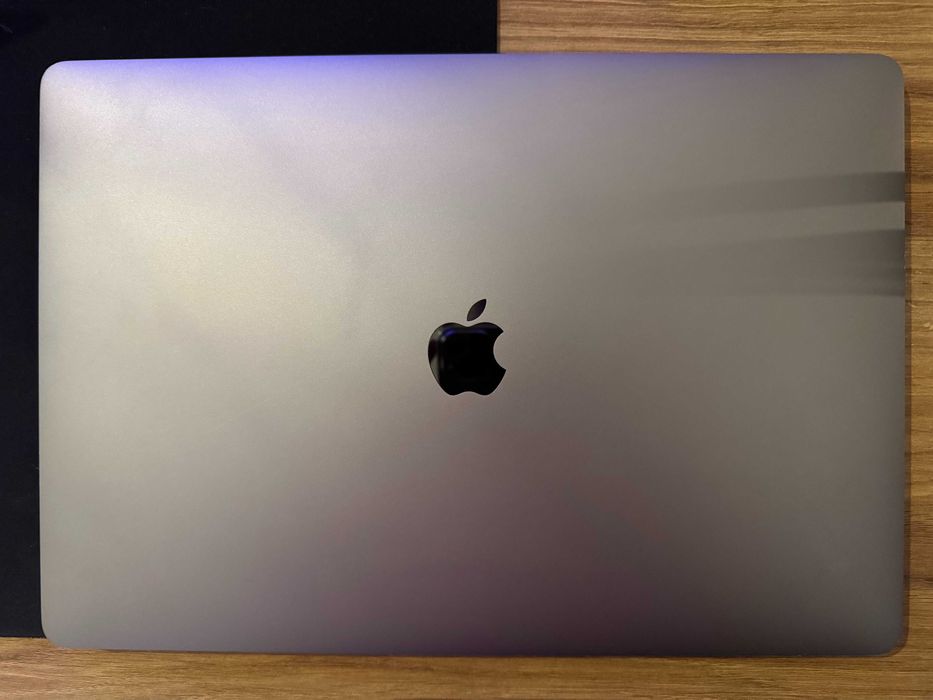 MacBook Pro 15” (2019) – i9 / 16 GB RAM / Radeon Pro 560X / 512 GB SSD