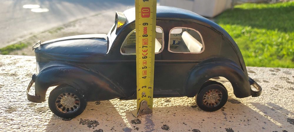 Viatura preta em lata para colecionadores