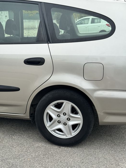 Honda Stream 1.7 i-VTEC | 7 Lugares — photo 5