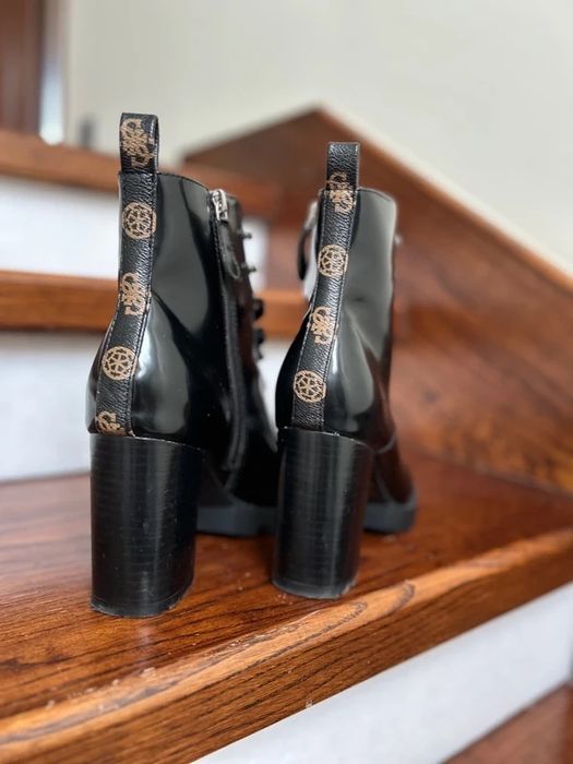 Botki guess na obcasie