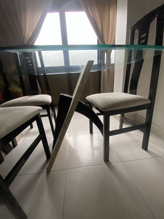 Mesa de jantar em vidro