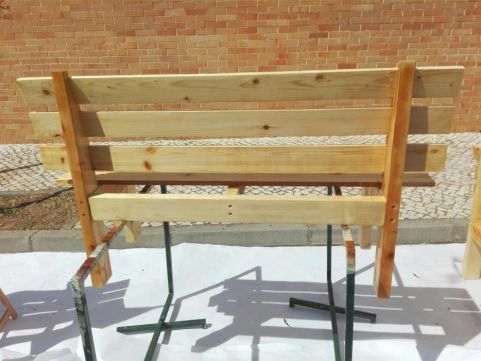 Bancos de jardim,ou para mesa.