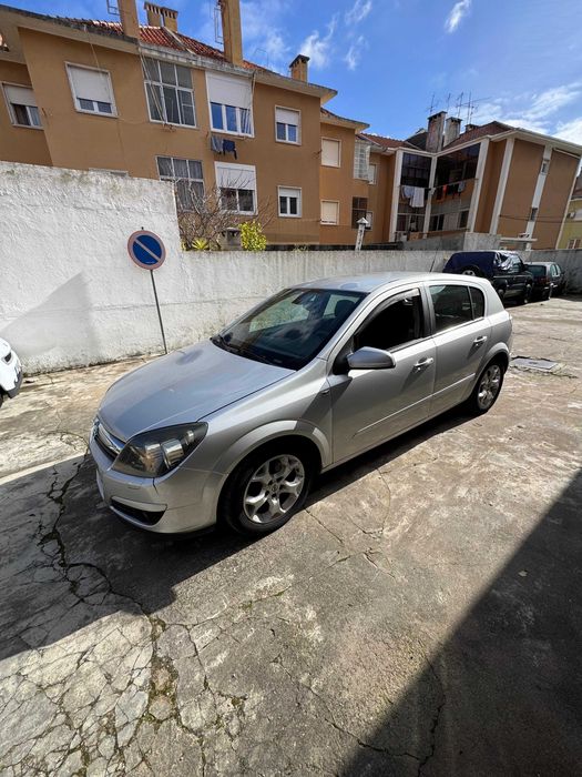 Opel Astra em bom estado.